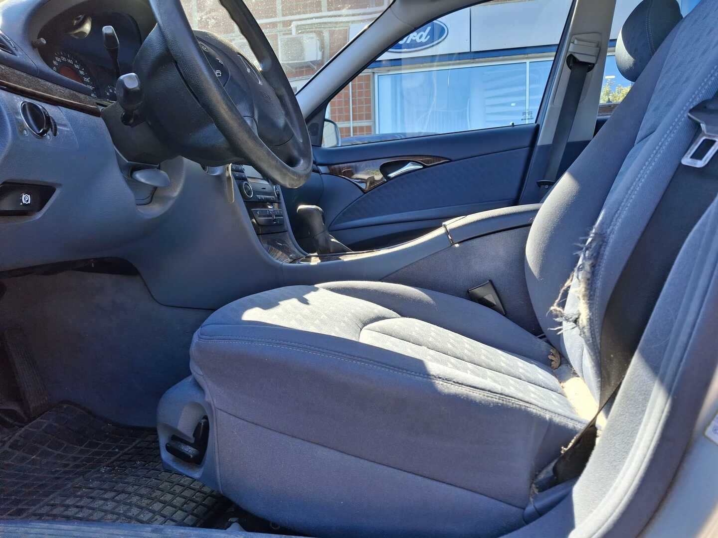MERCEDES-BENZ E 2004