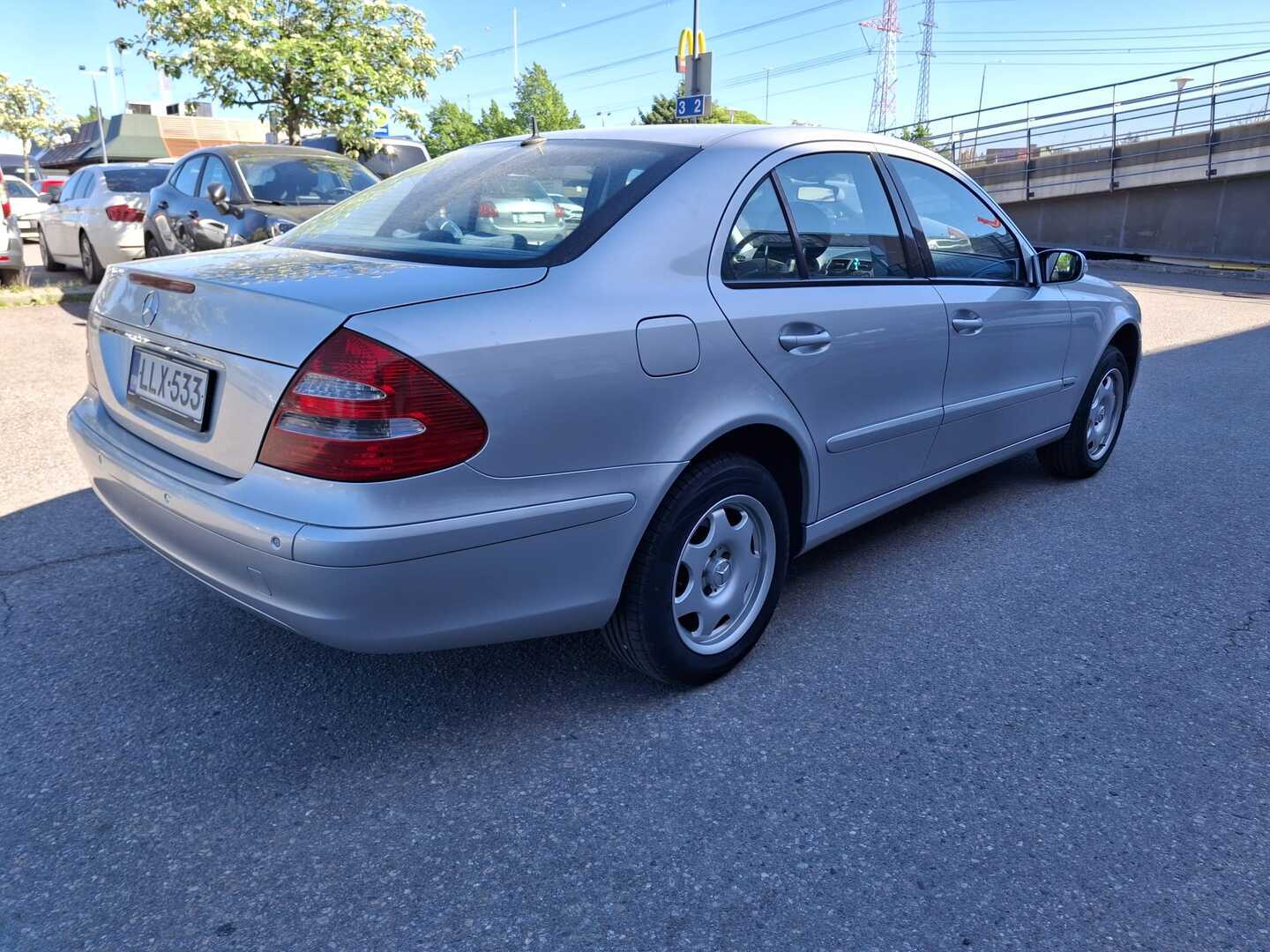 MERCEDES-BENZ E 2004