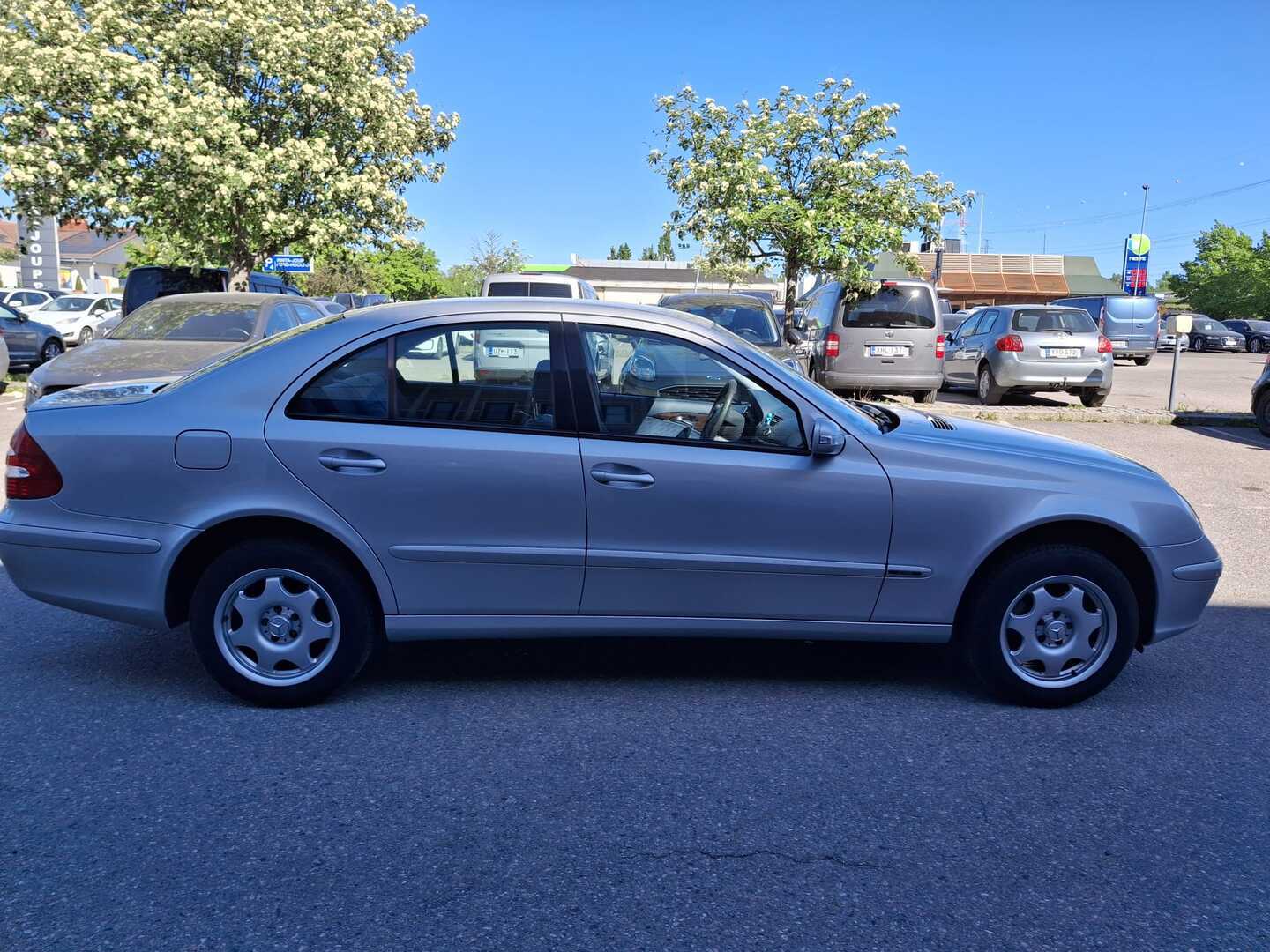 MERCEDES-BENZ E 2004