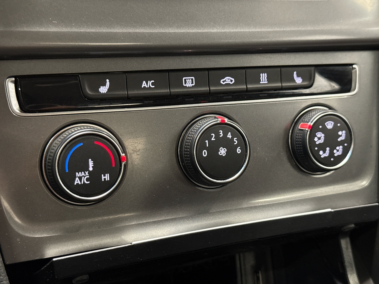 VOLKSWAGEN Golf 2016