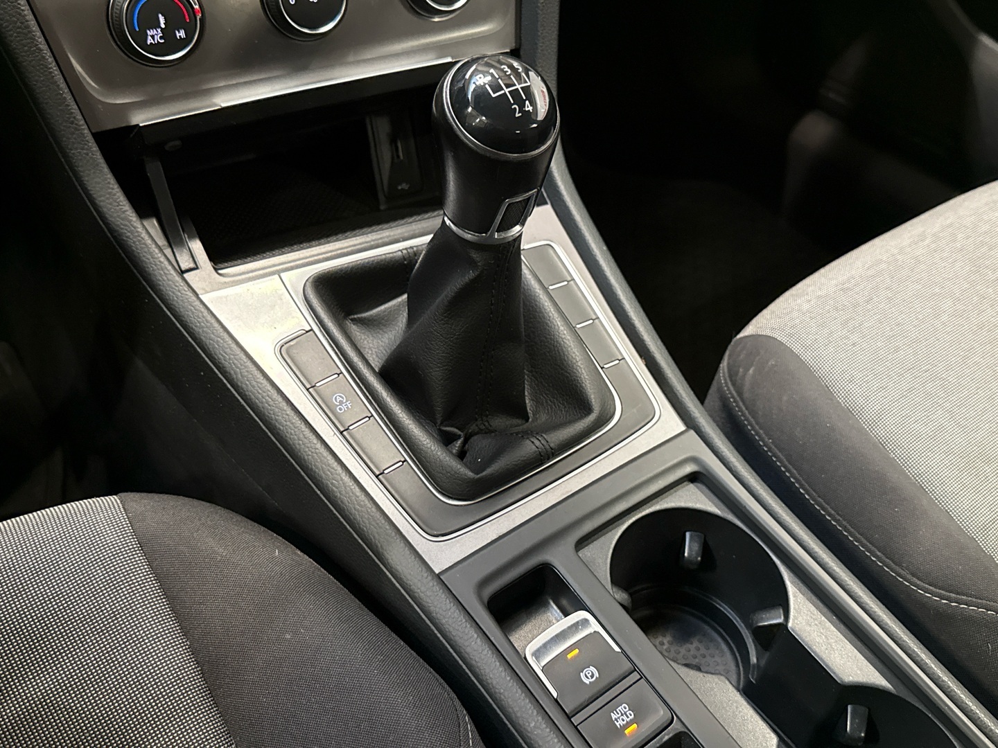 VOLKSWAGEN Golf 2016