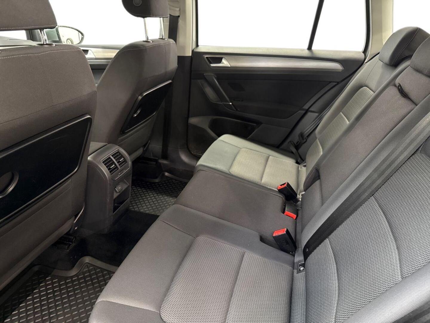 VOLKSWAGEN Golf Sportsvan 2017