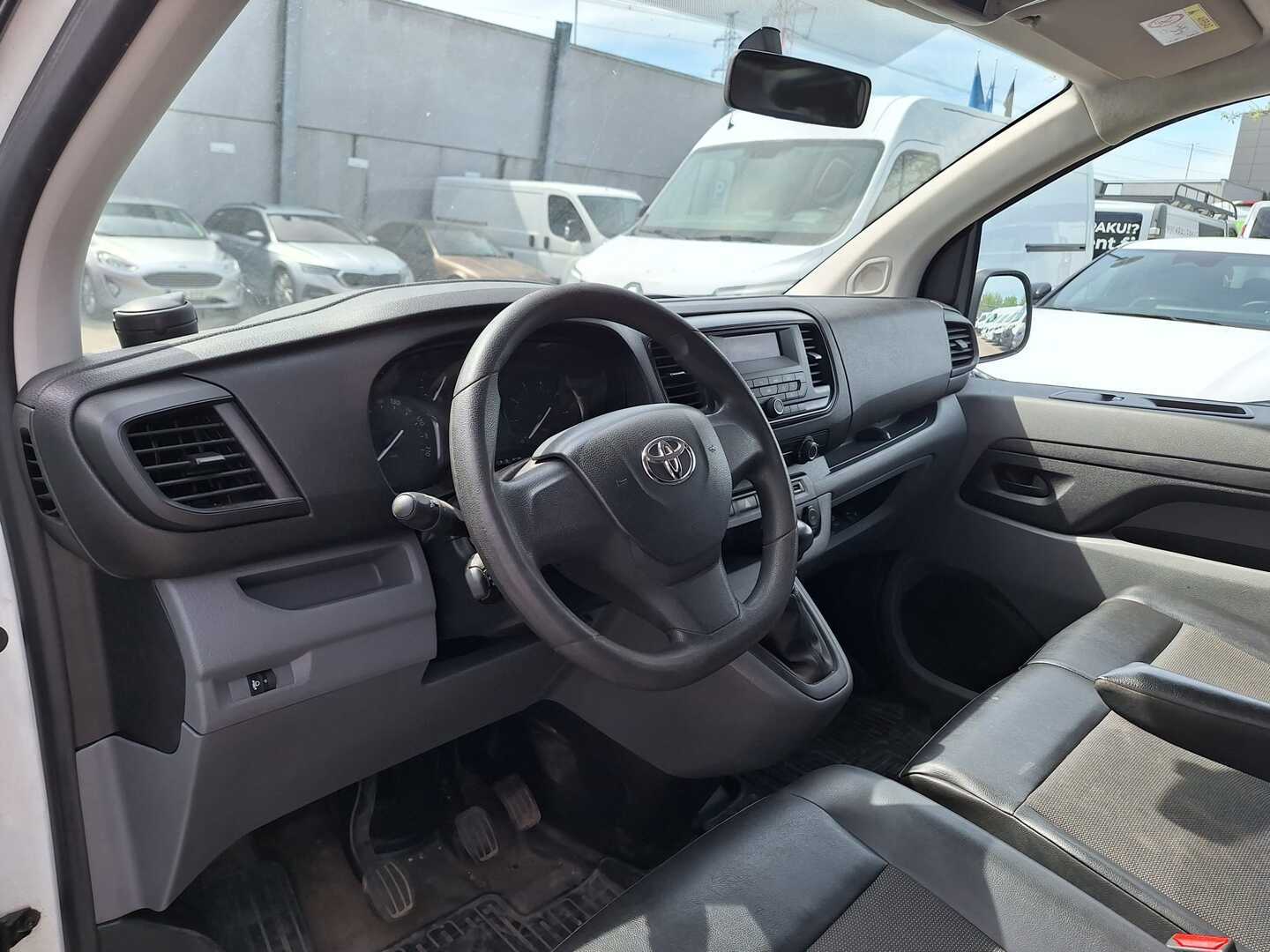 TOYOTA Proace 2017