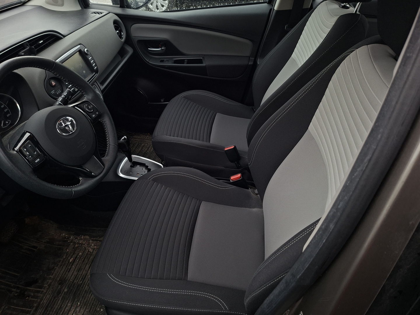 TOYOTA Yaris 2019