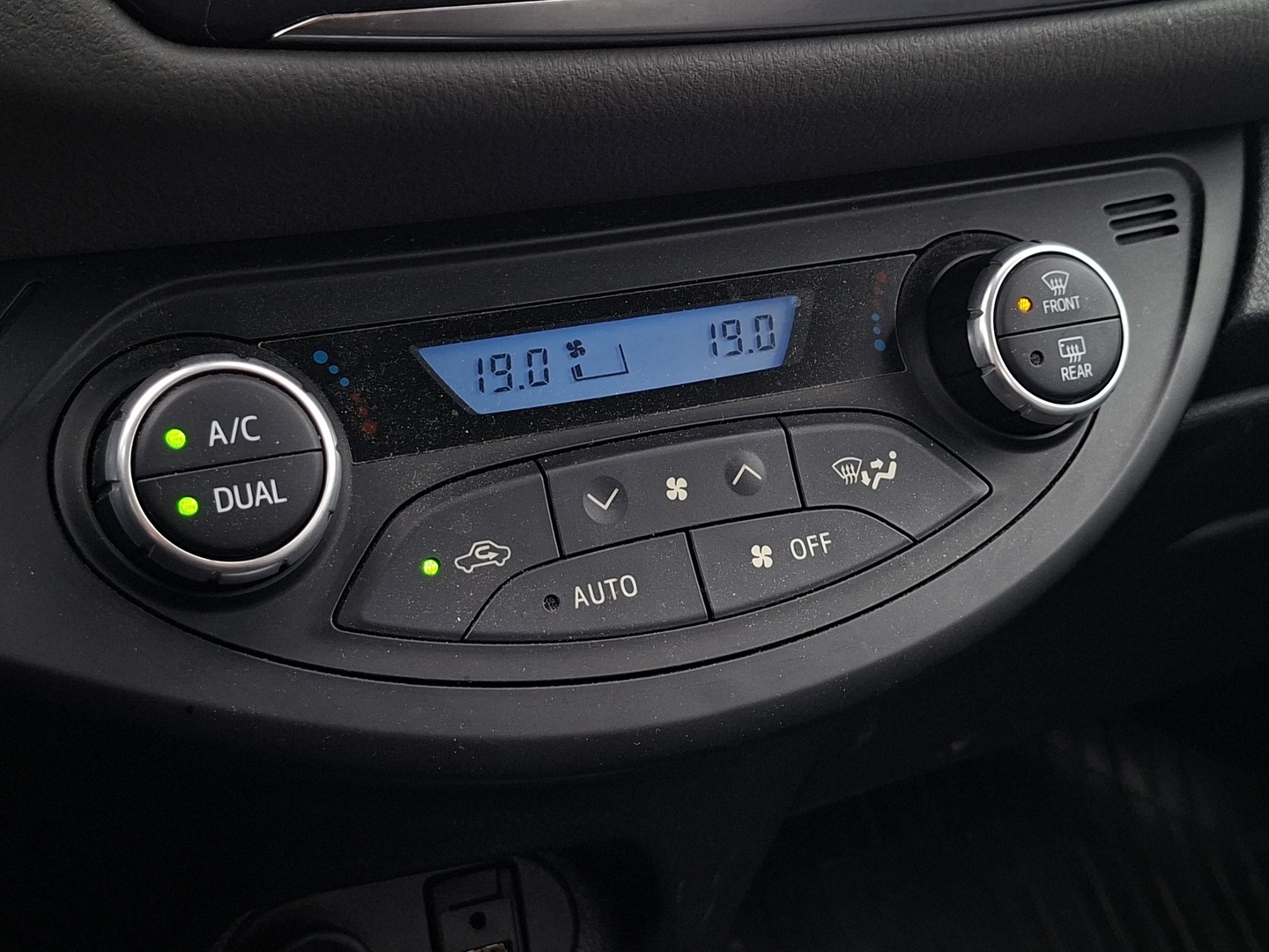 TOYOTA Yaris 2019