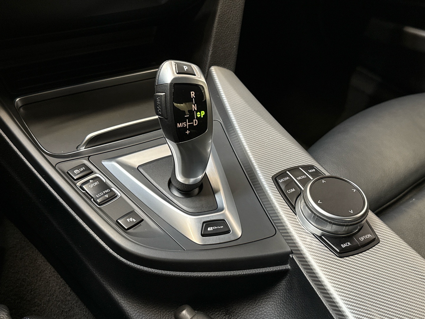 BMW 330 2018