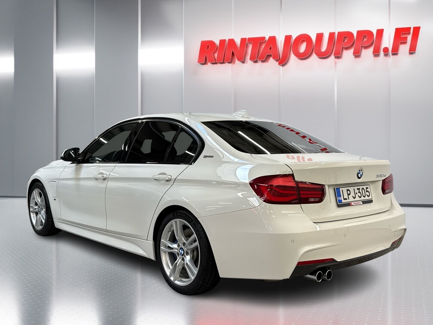BMW 330 2018