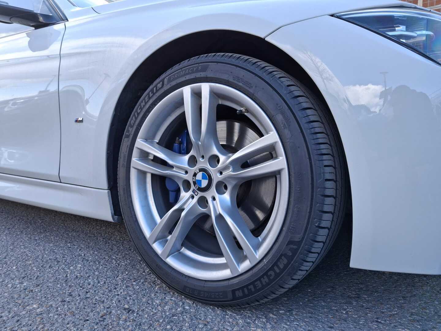 BMW 330 2018