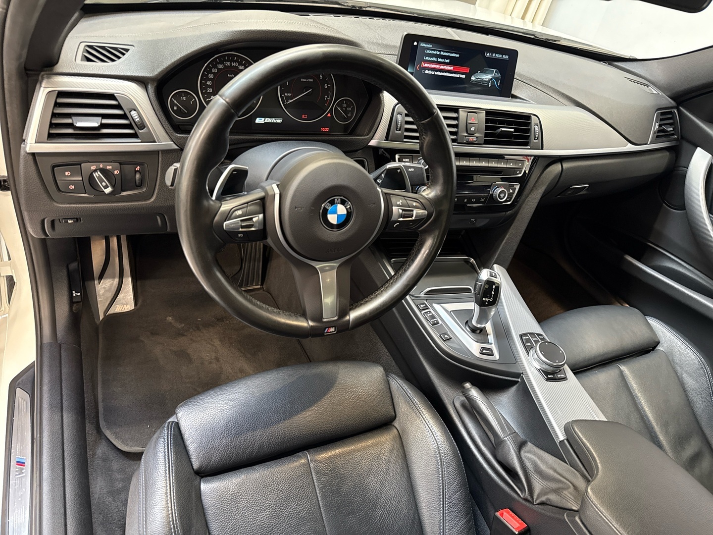 BMW 330 2018