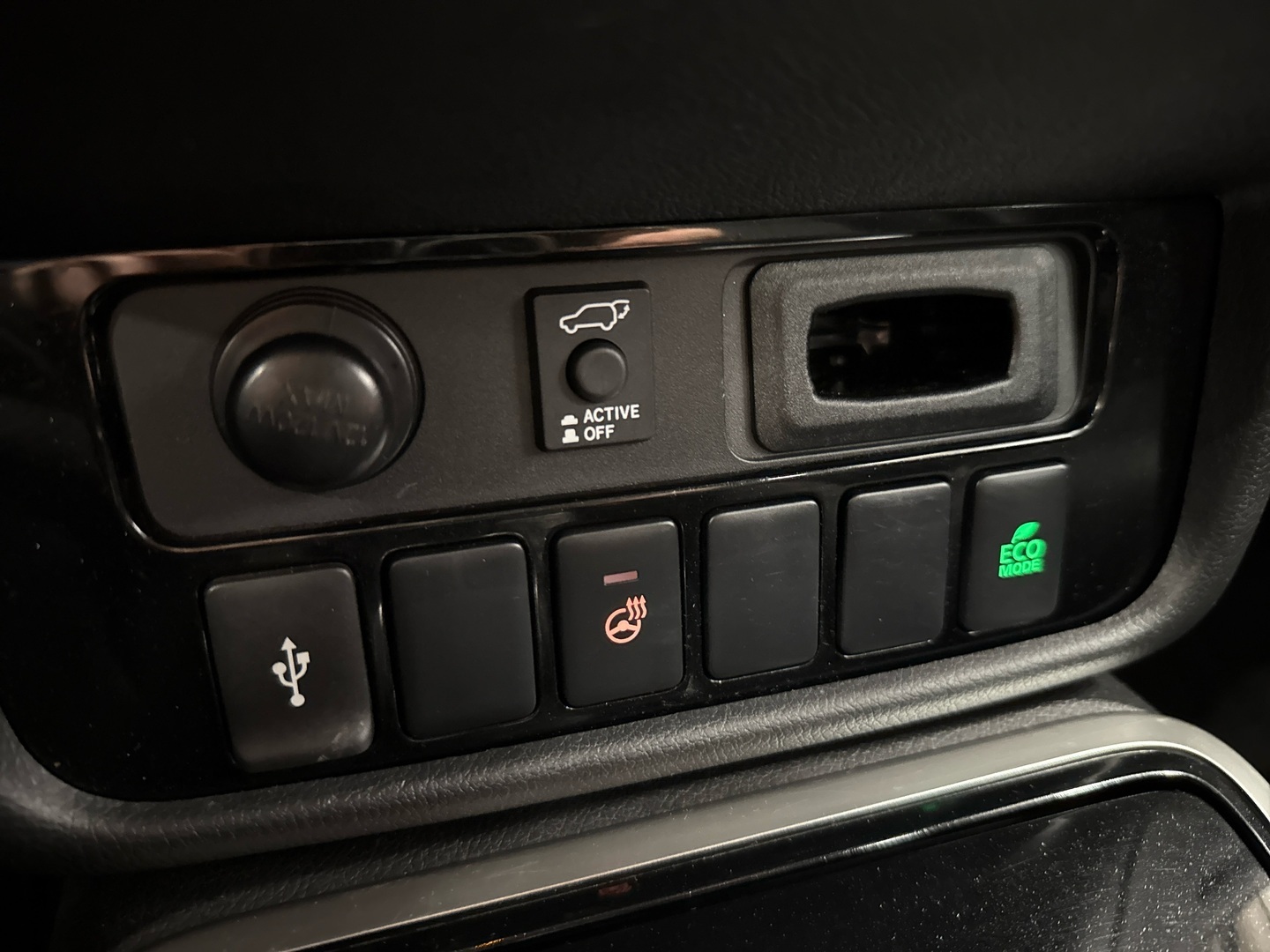 MITSUBISHI Outlander 2021