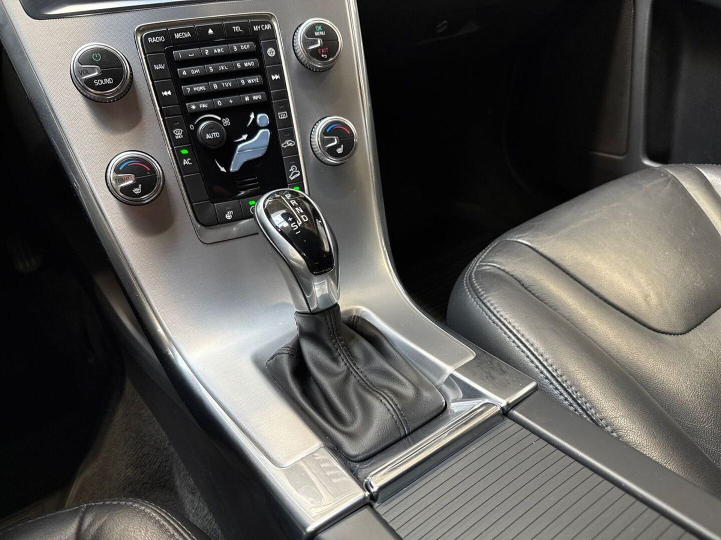 VOLVO XC60 2017