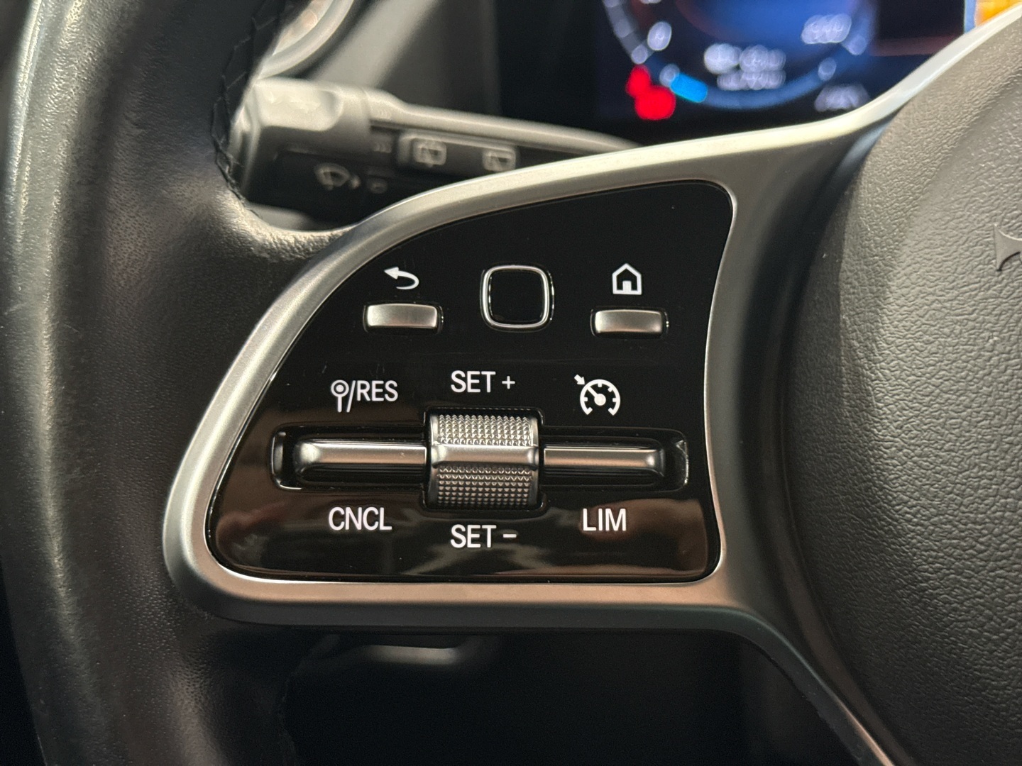 MERCEDES-BENZ EQA 2022
