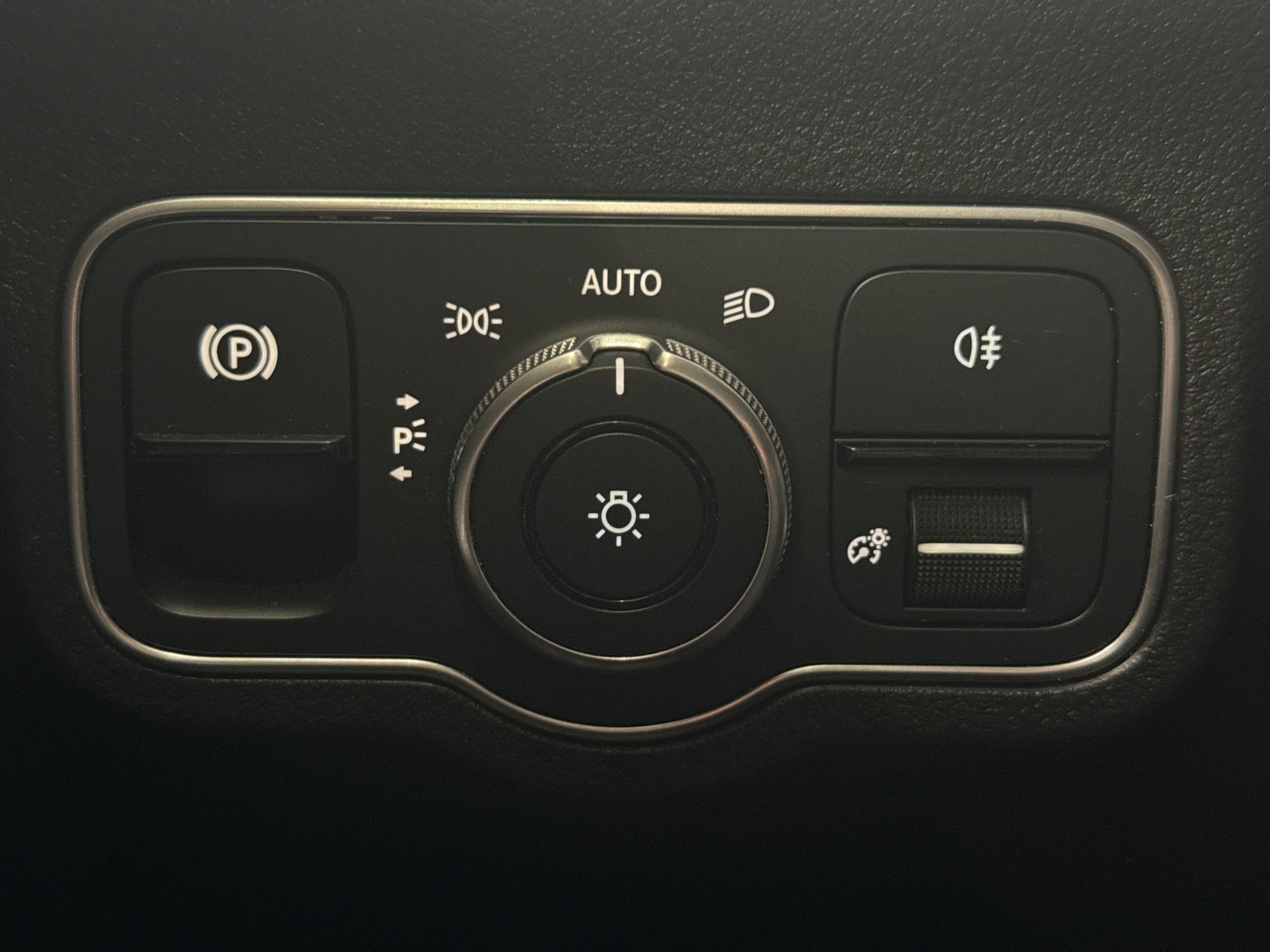 MERCEDES-BENZ EQA 2022