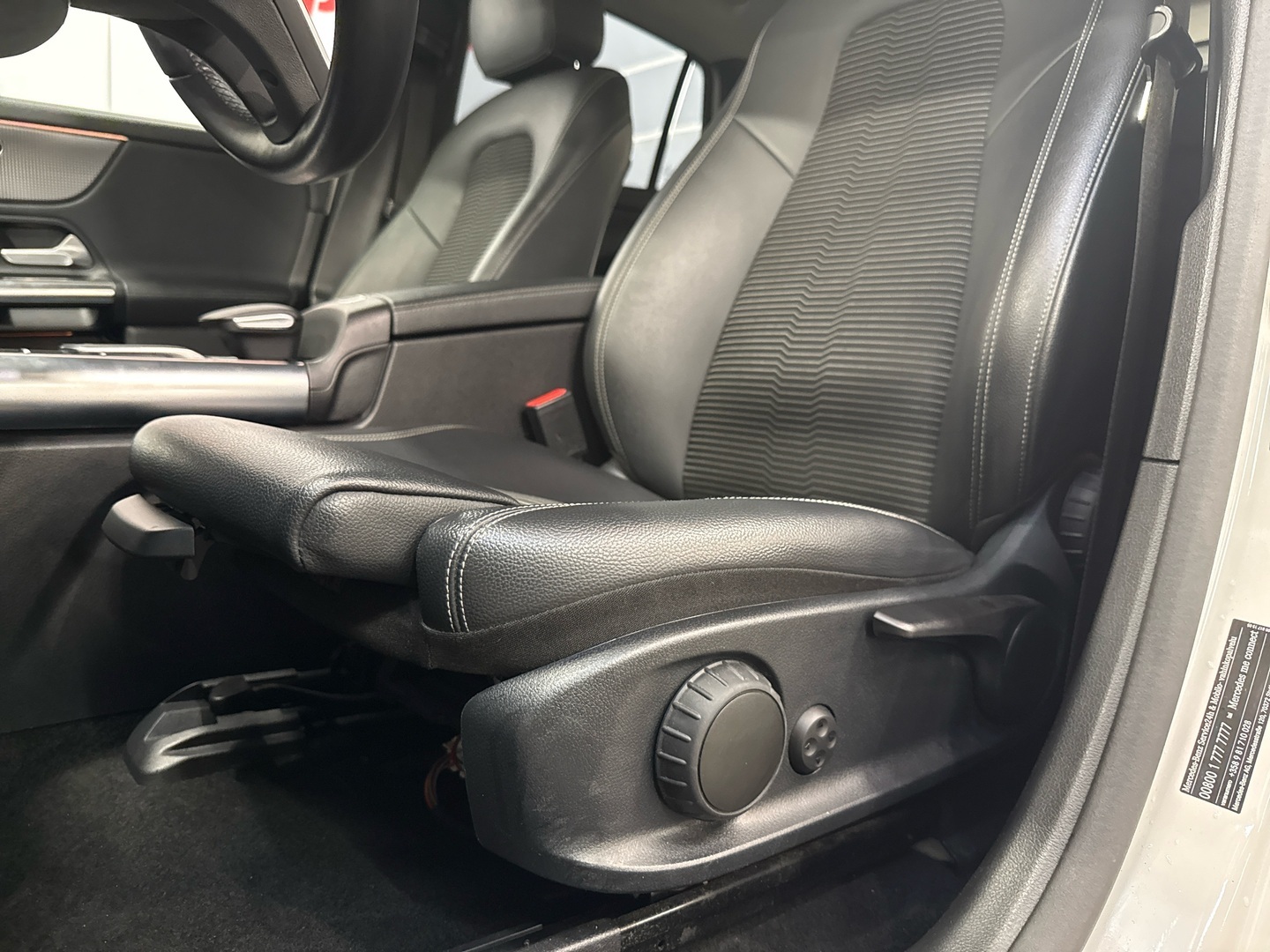 MERCEDES-BENZ EQA 2022