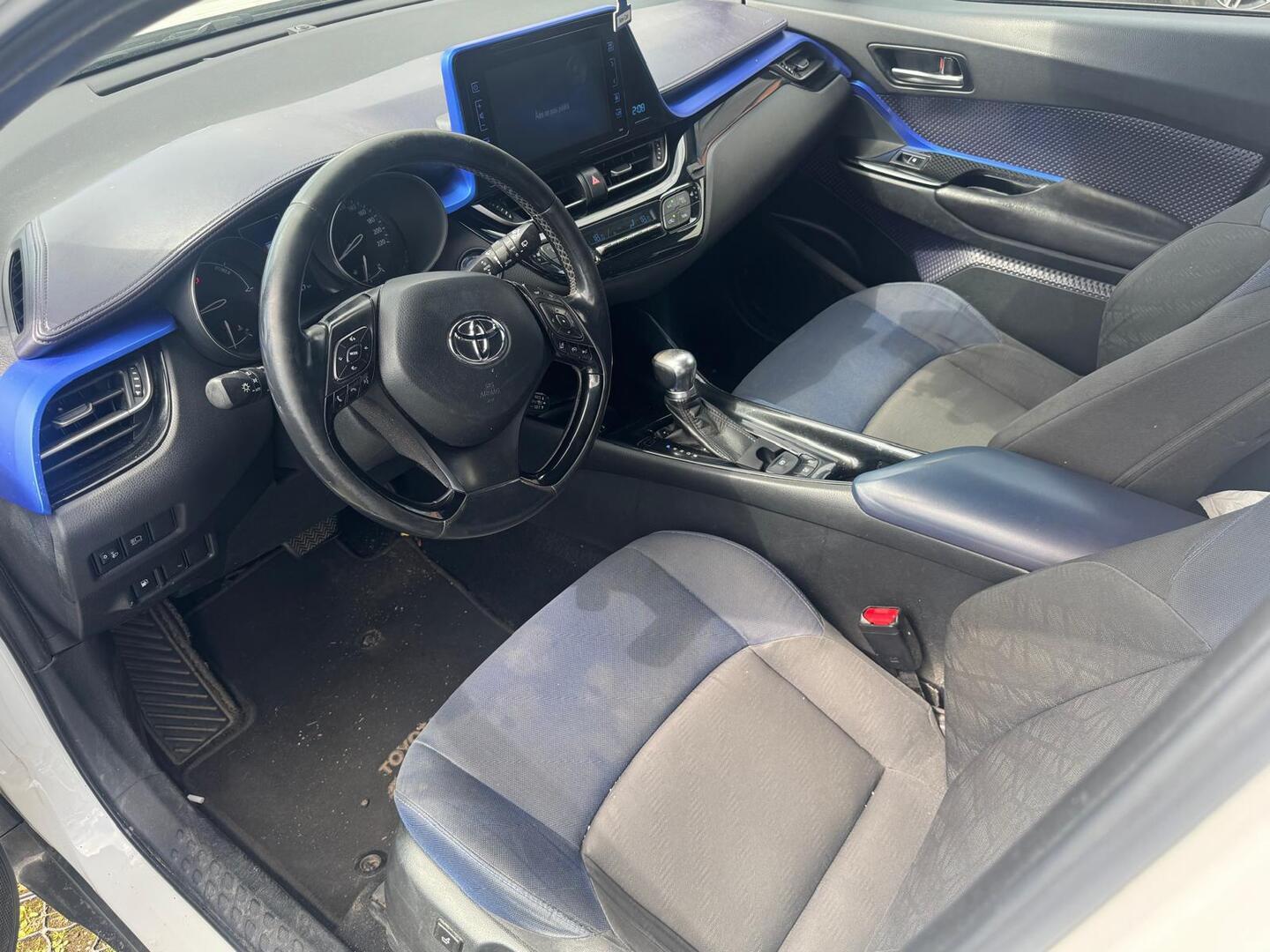 TOYOTA C-HR 2017