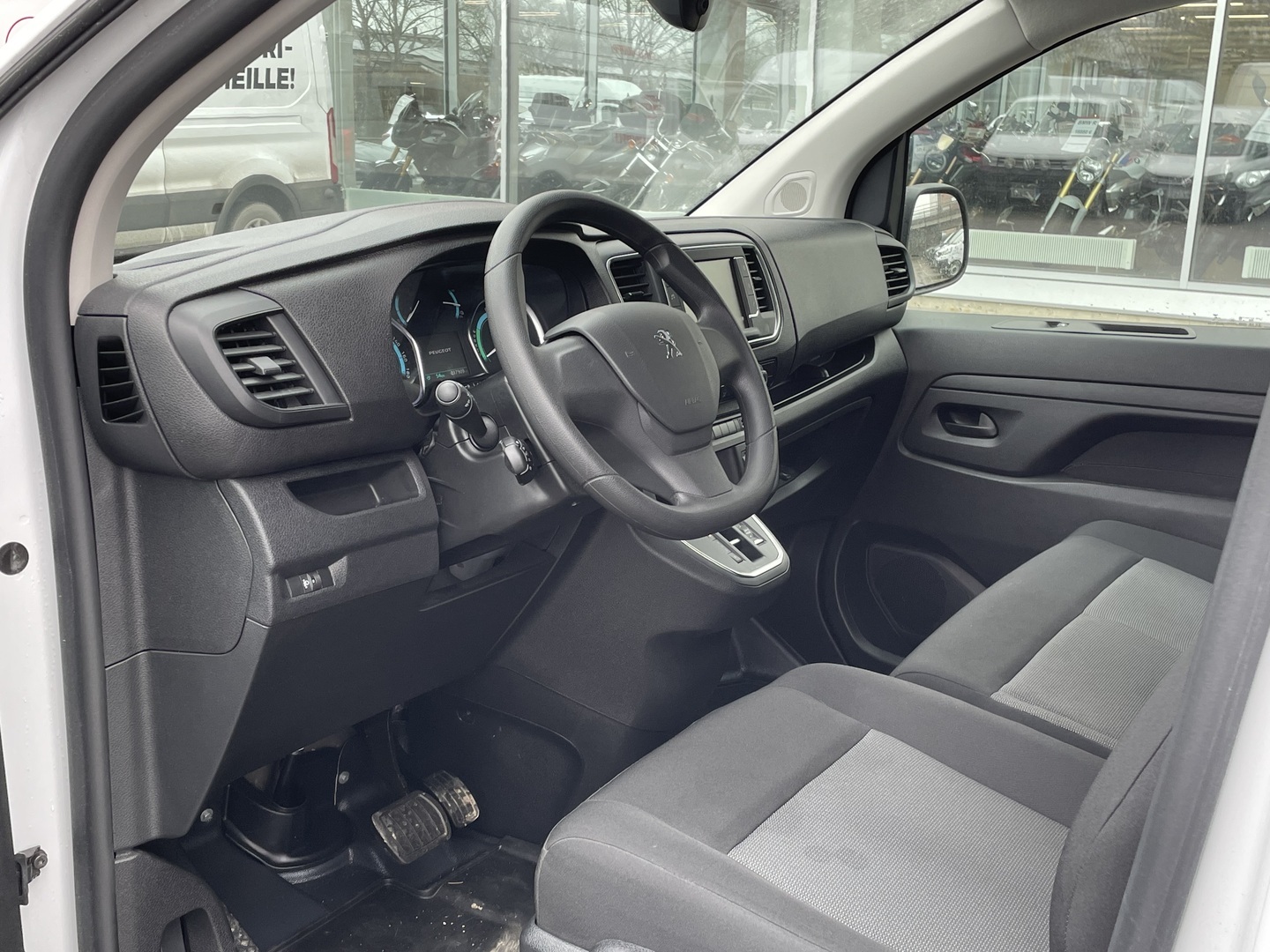 PEUGEOT E-EXPERT 2024