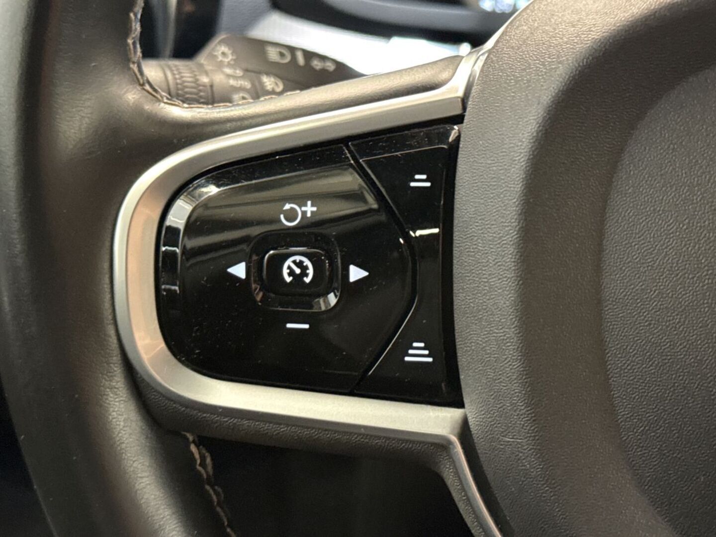 VOLVO V60 2020