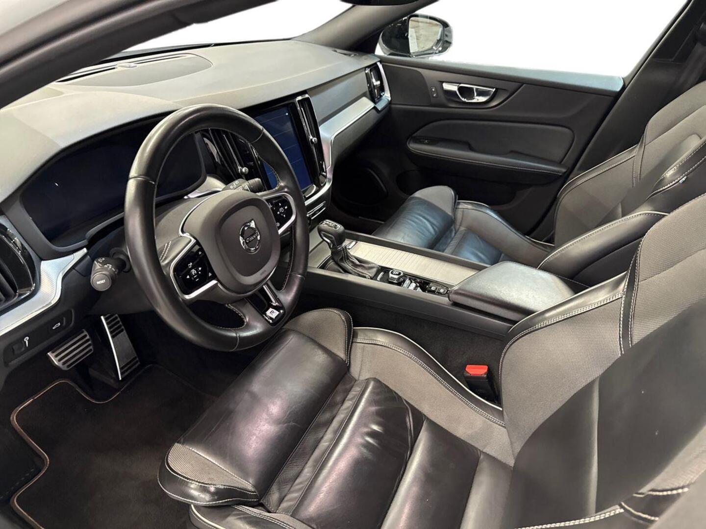 VOLVO V60 2020