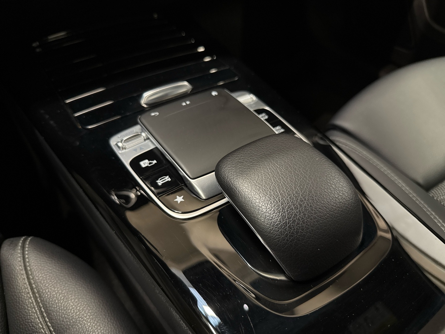 MERCEDES-BENZ A 2020