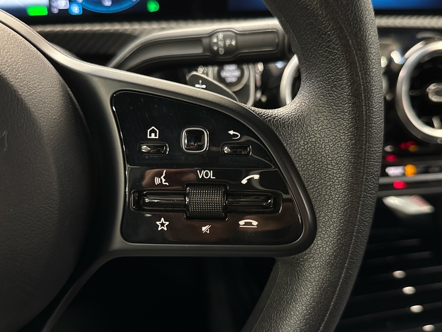 MERCEDES-BENZ A 2020