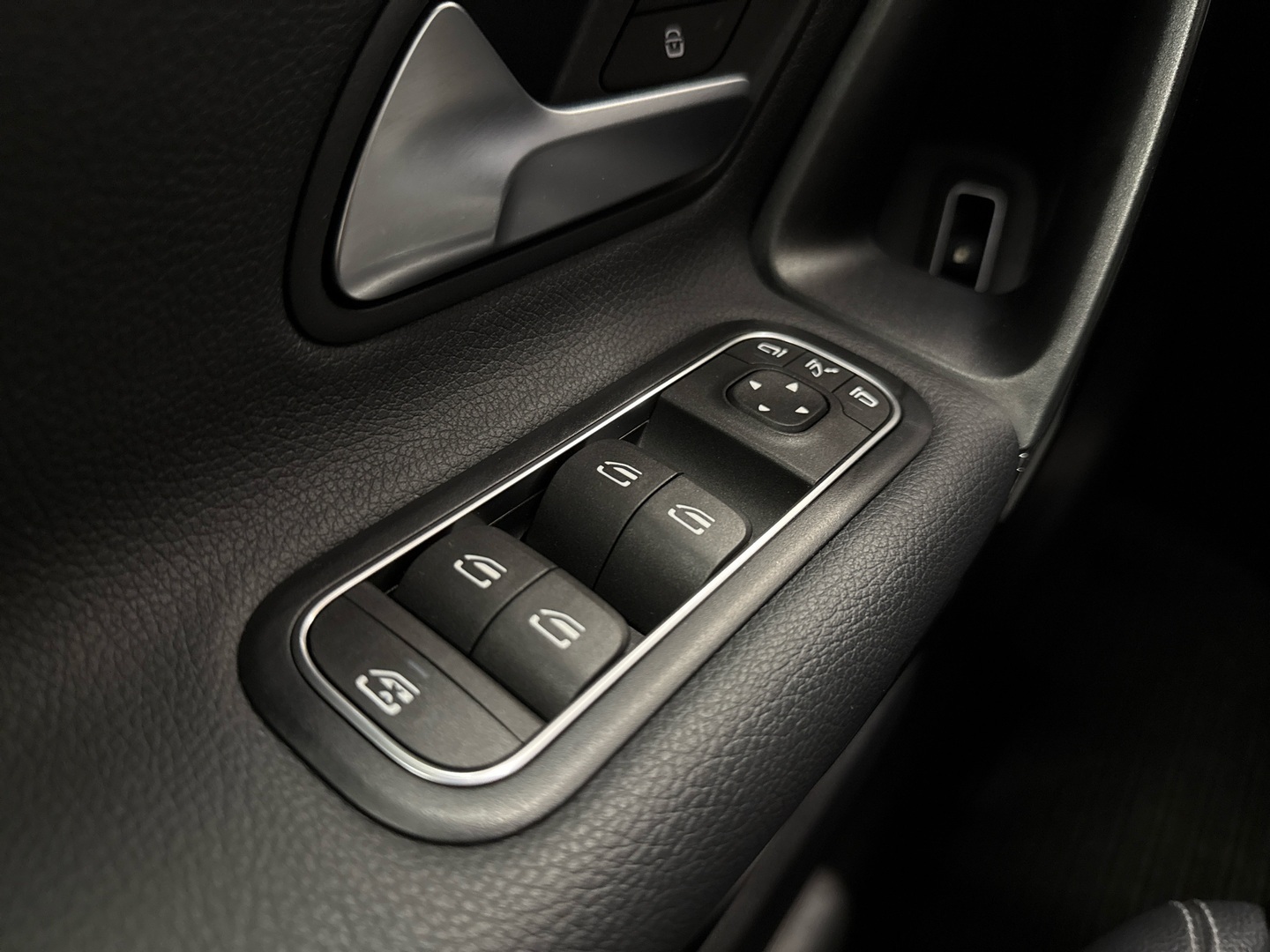 MERCEDES-BENZ A 2020