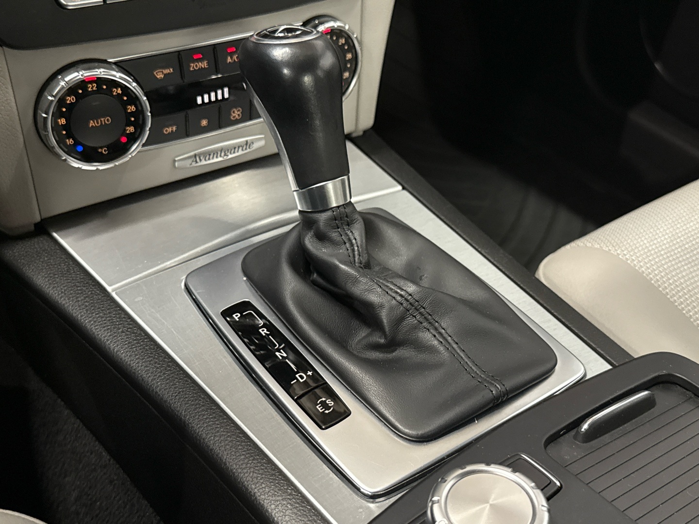 MERCEDES-BENZ C 2012