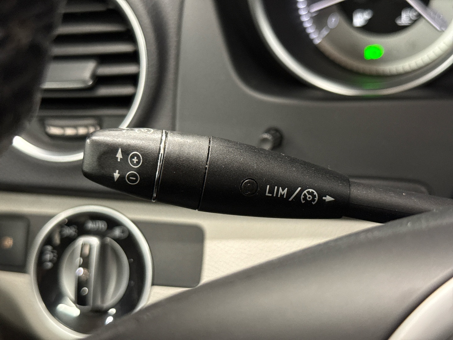 MERCEDES-BENZ C 2012