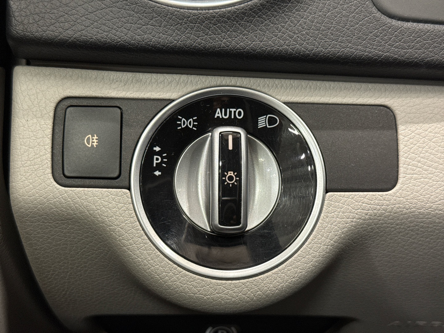 MERCEDES-BENZ C 2012