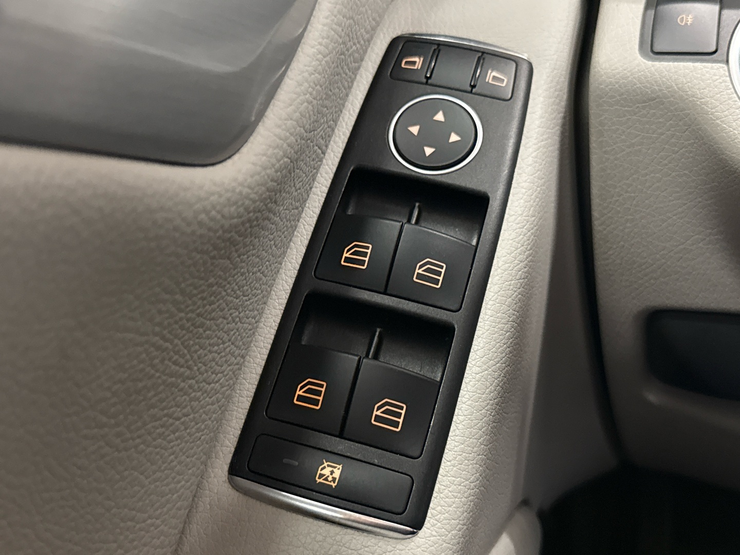 MERCEDES-BENZ C 2012