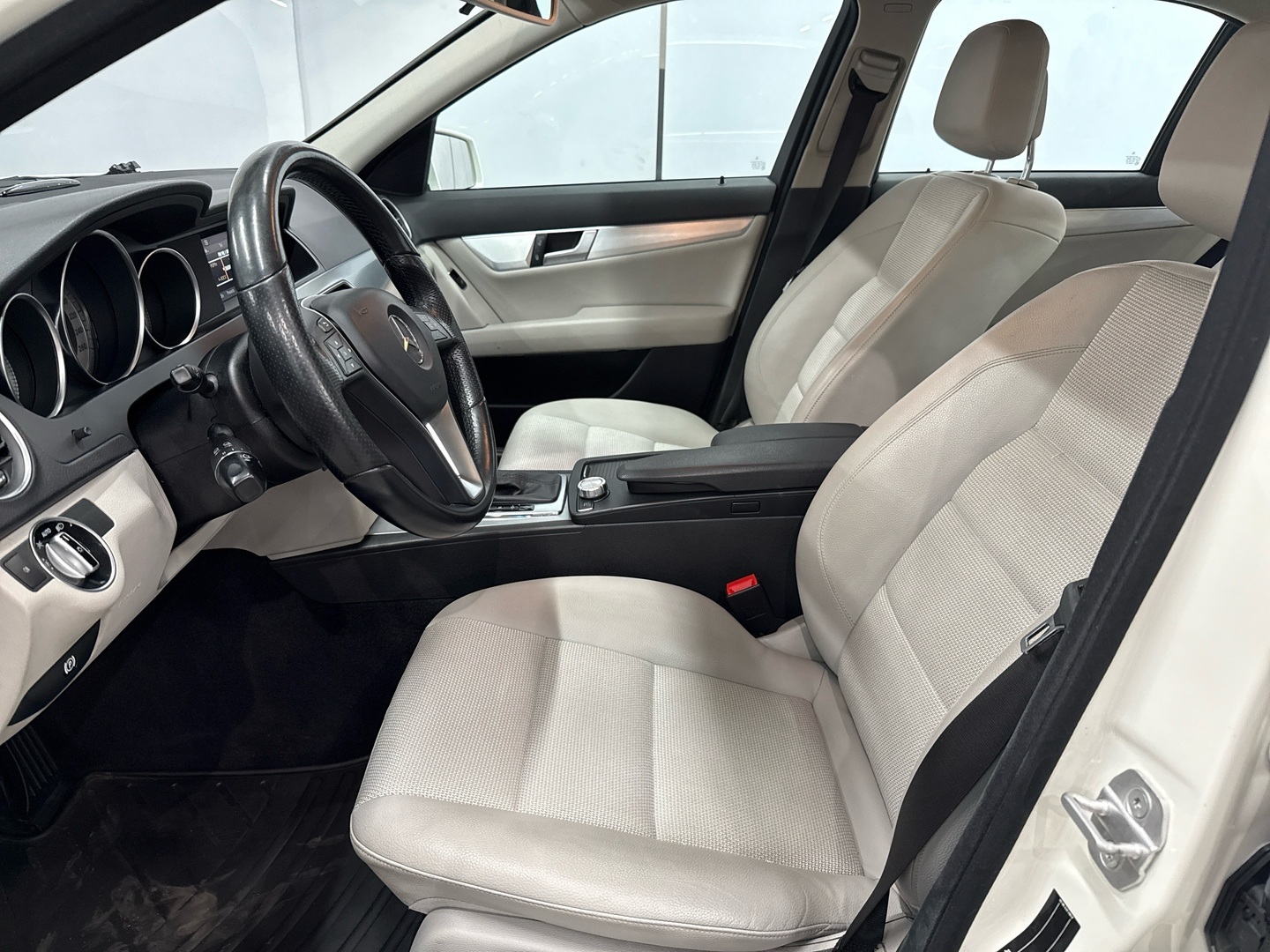 MERCEDES-BENZ C 2012