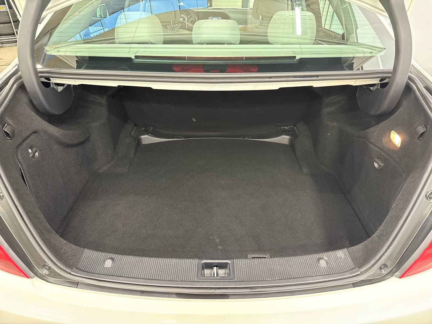 MERCEDES-BENZ C 2012