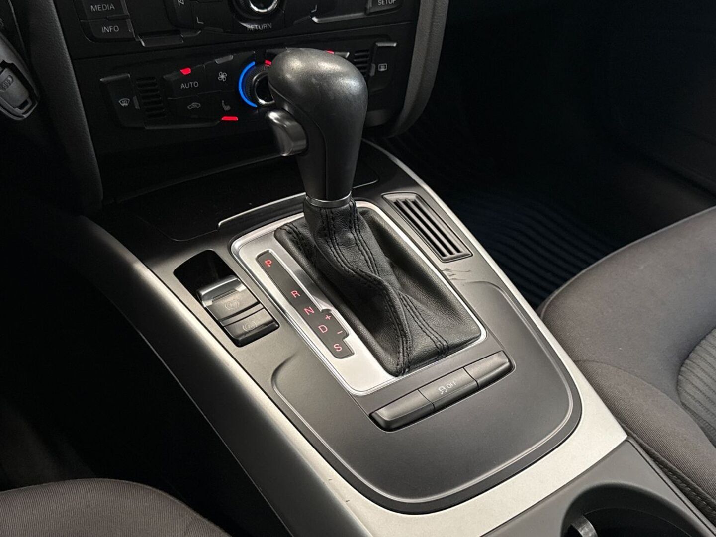 AUDI A4 2011