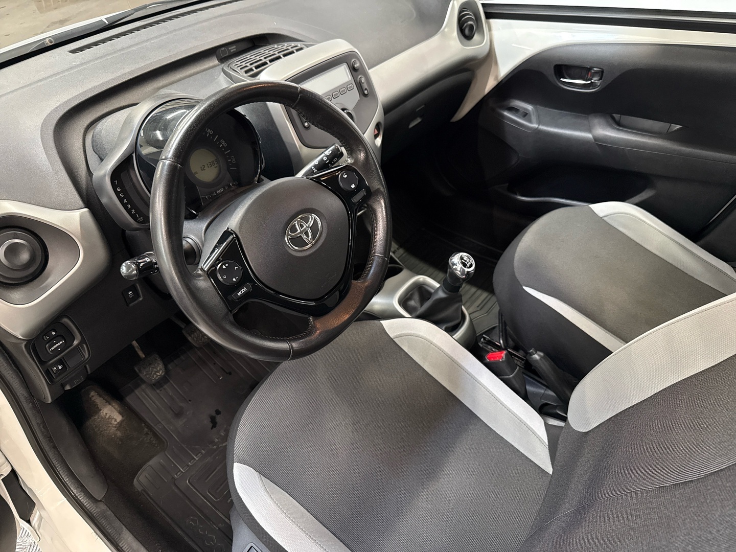 TOYOTA AYGO 2016