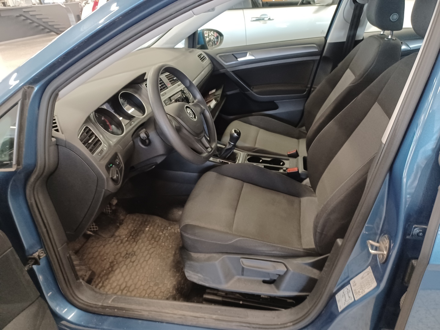 VOLKSWAGEN Golf 2016