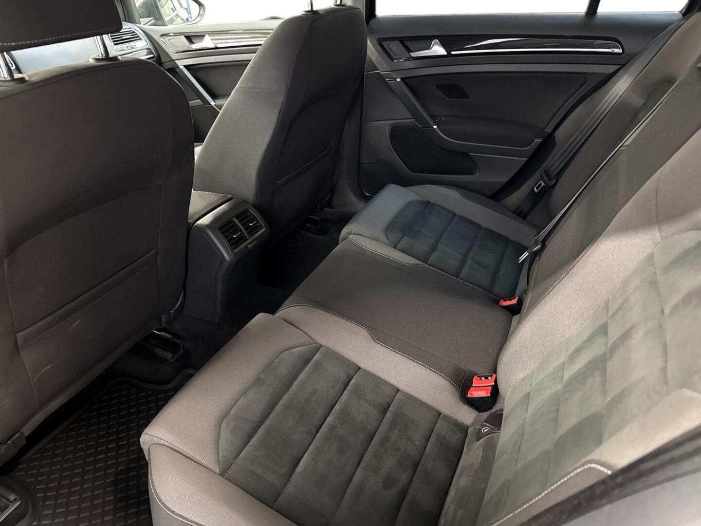 VOLKSWAGEN Golf 2018
