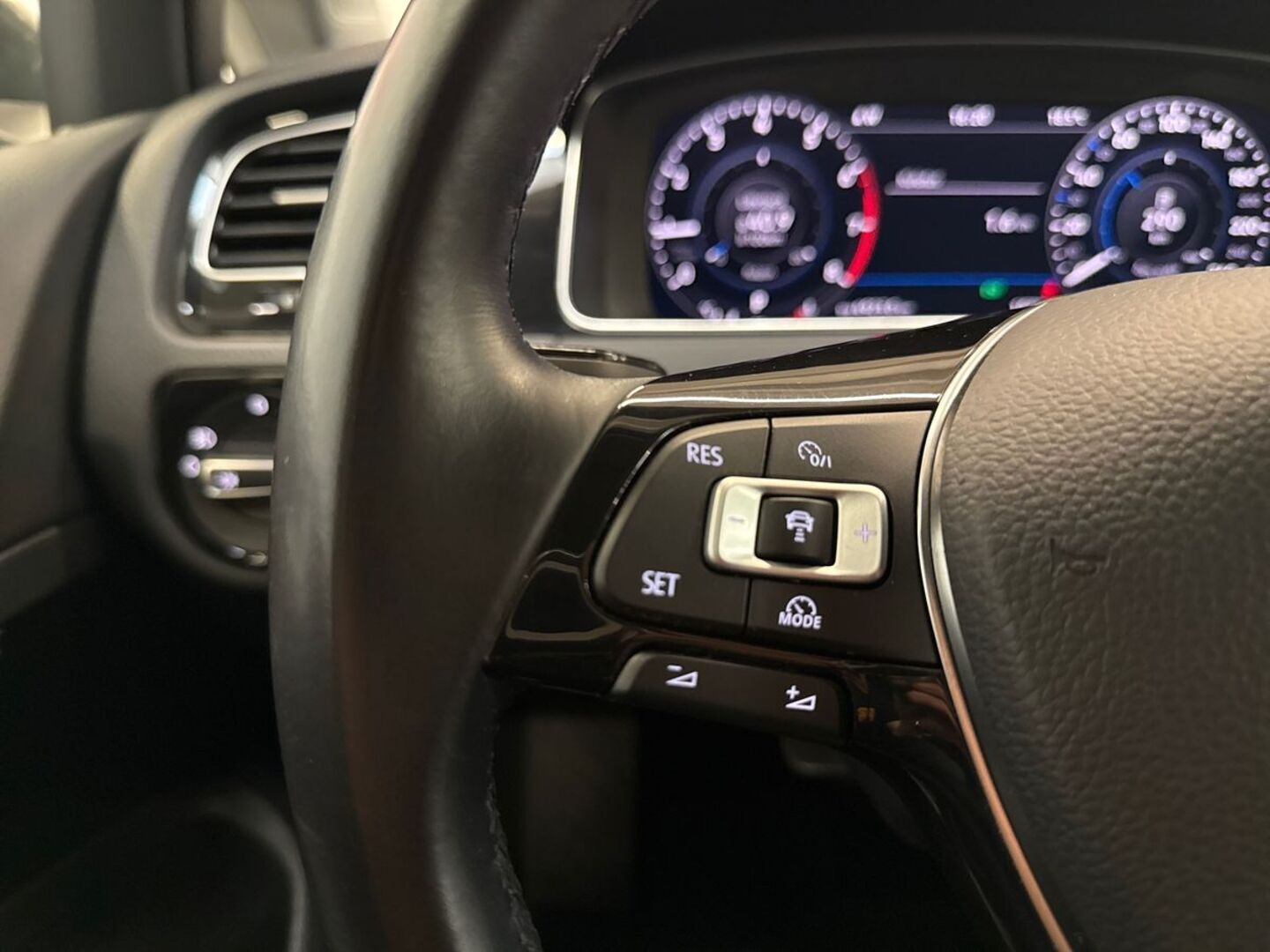 VOLKSWAGEN Golf 2018