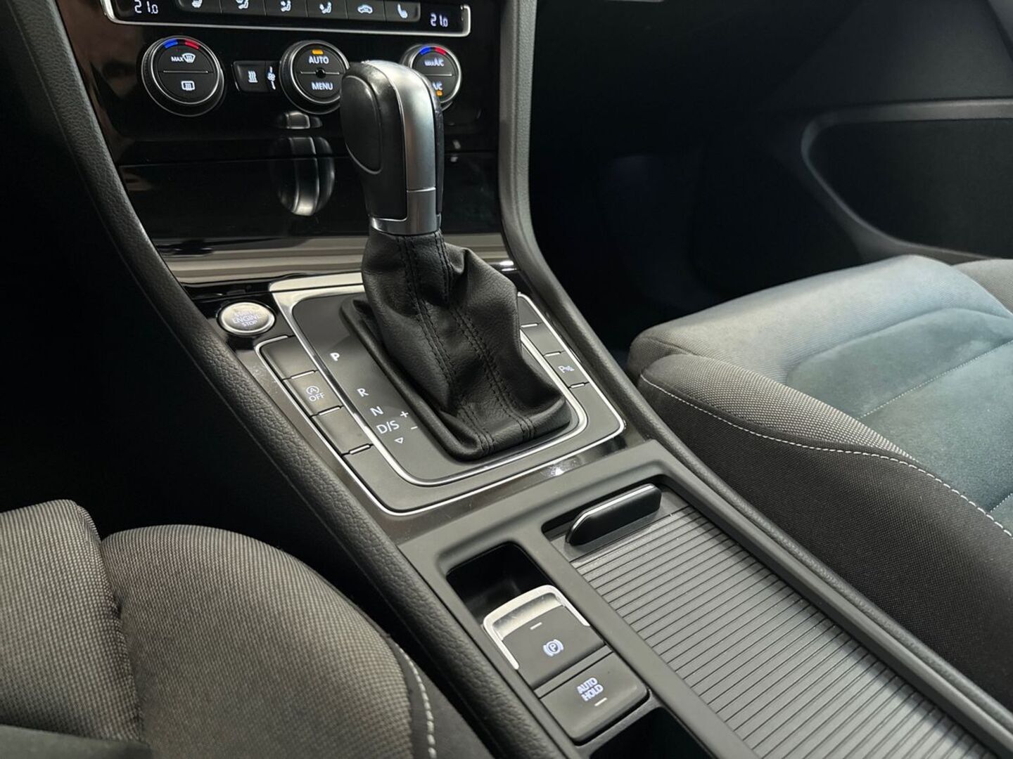 VOLKSWAGEN Golf 2018
