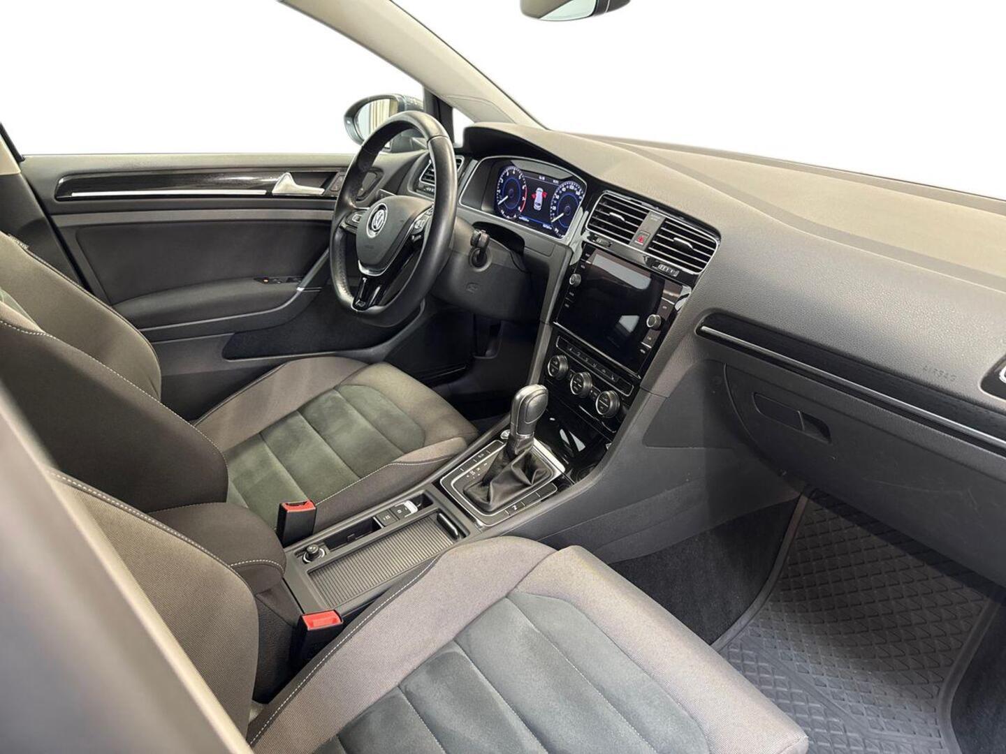 VOLKSWAGEN Golf 2018