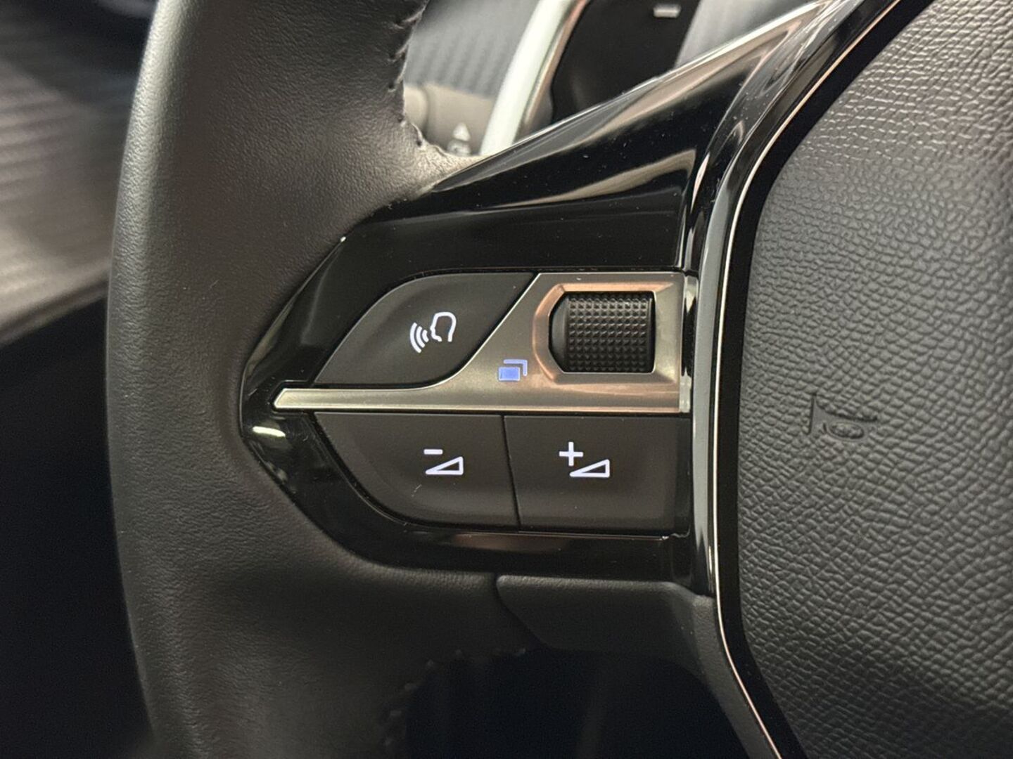 PEUGEOT 208 2022
