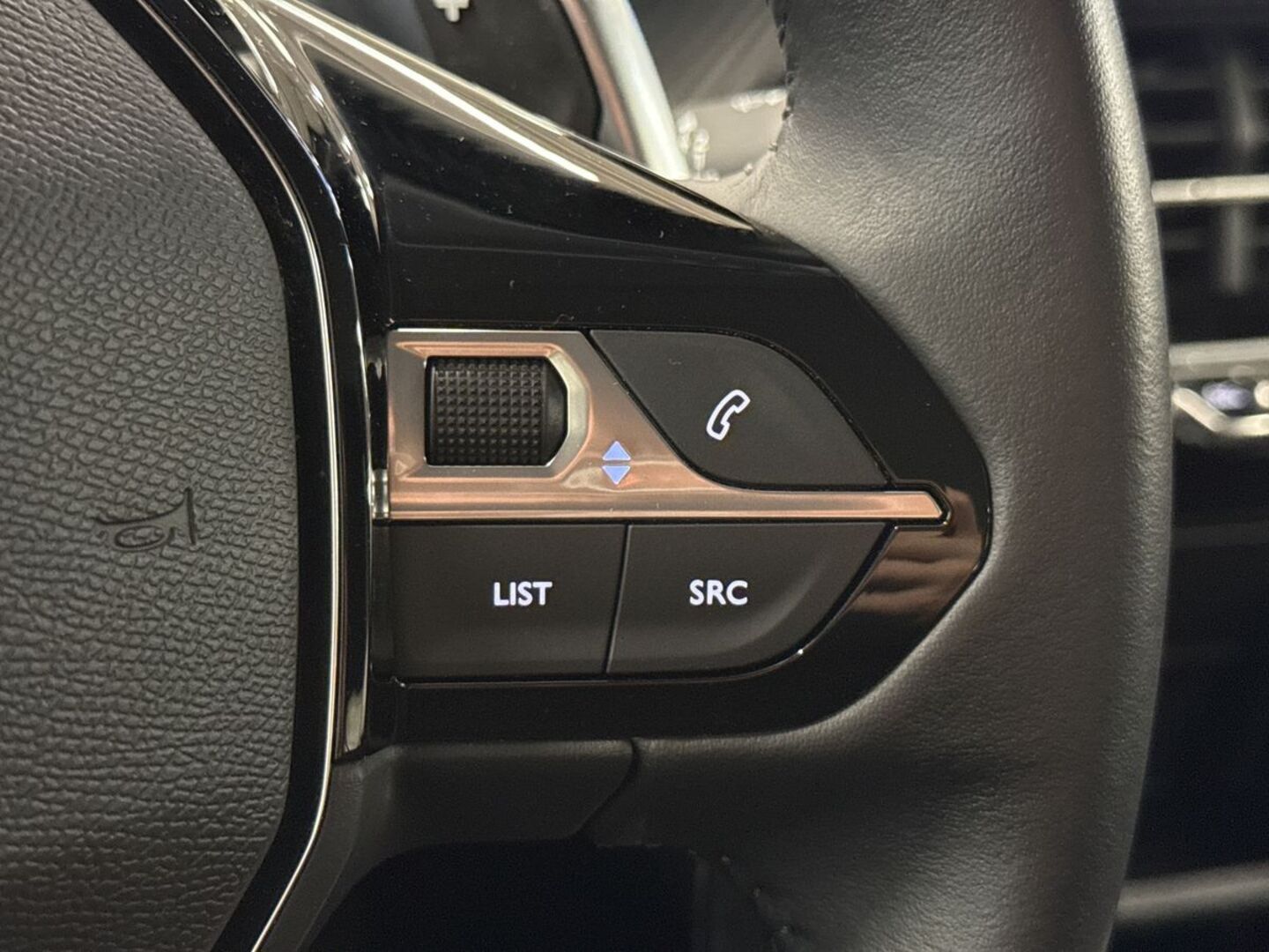 PEUGEOT 208 2022