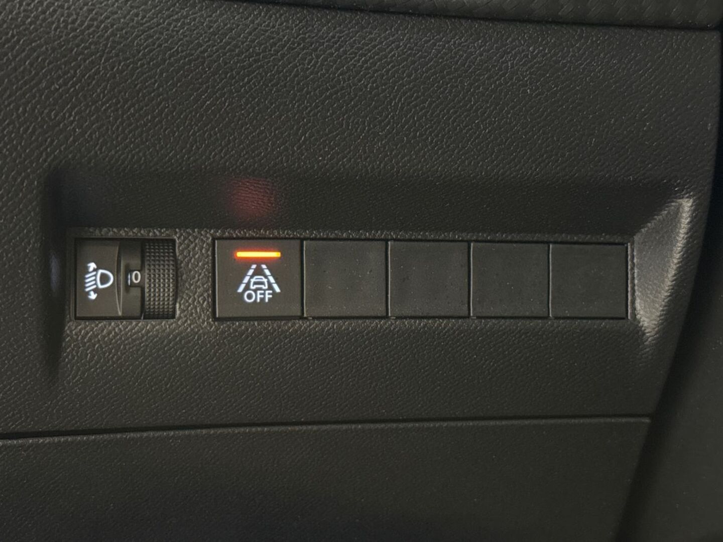 PEUGEOT 208 2022
