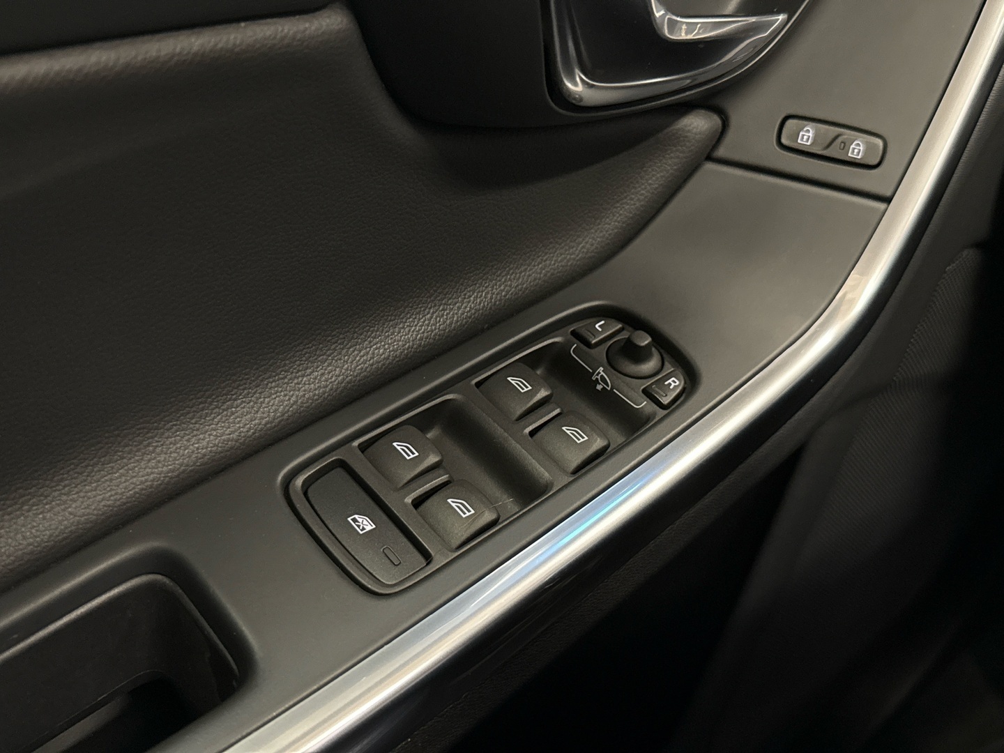 VOLVO V60 Cross Country 2016