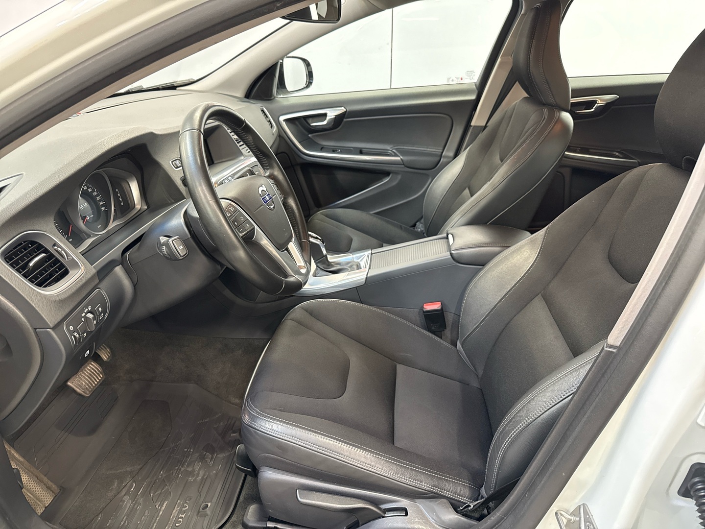 VOLVO V60 Cross Country 2016