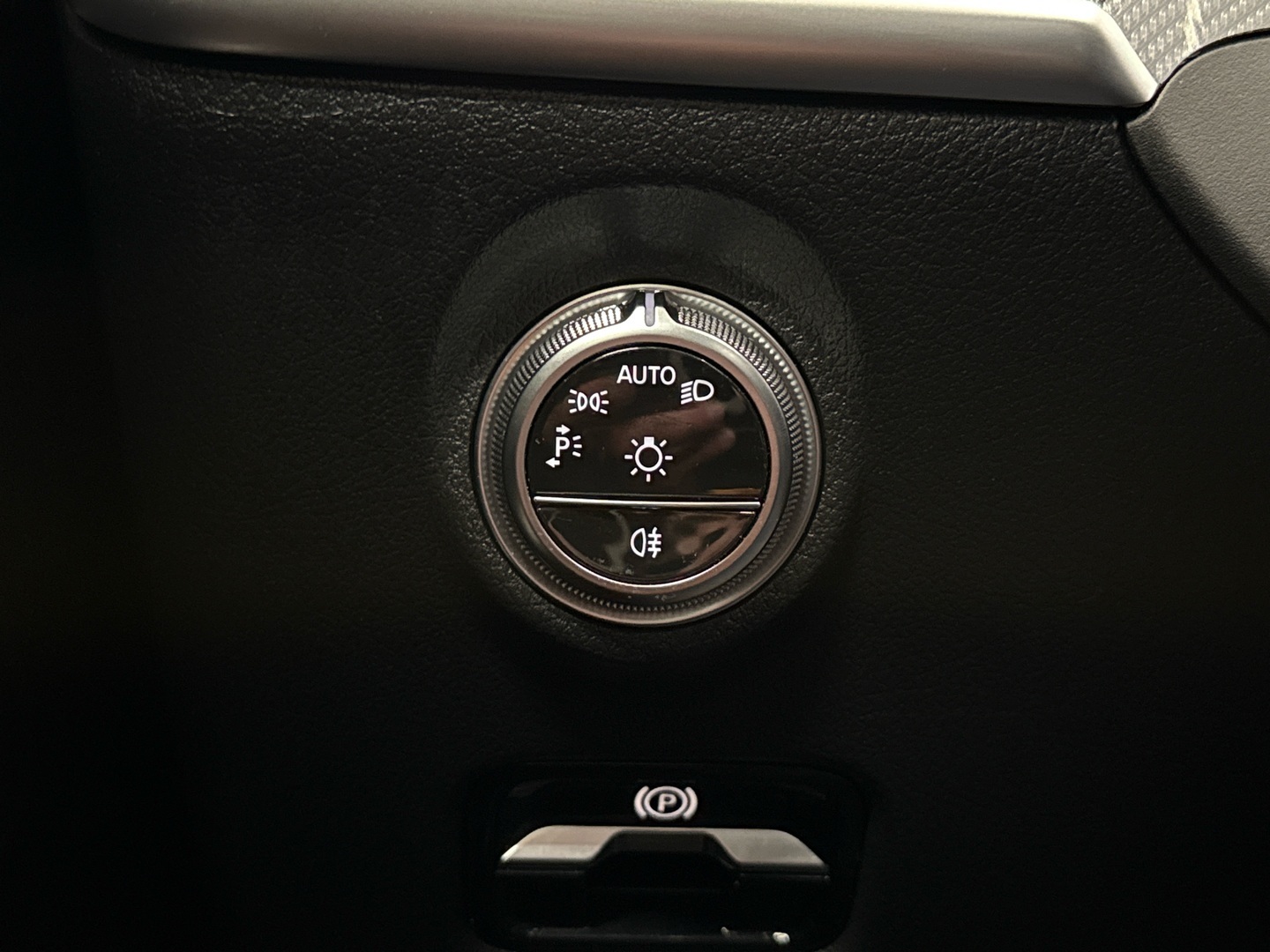 MERCEDES-BENZ C 2023