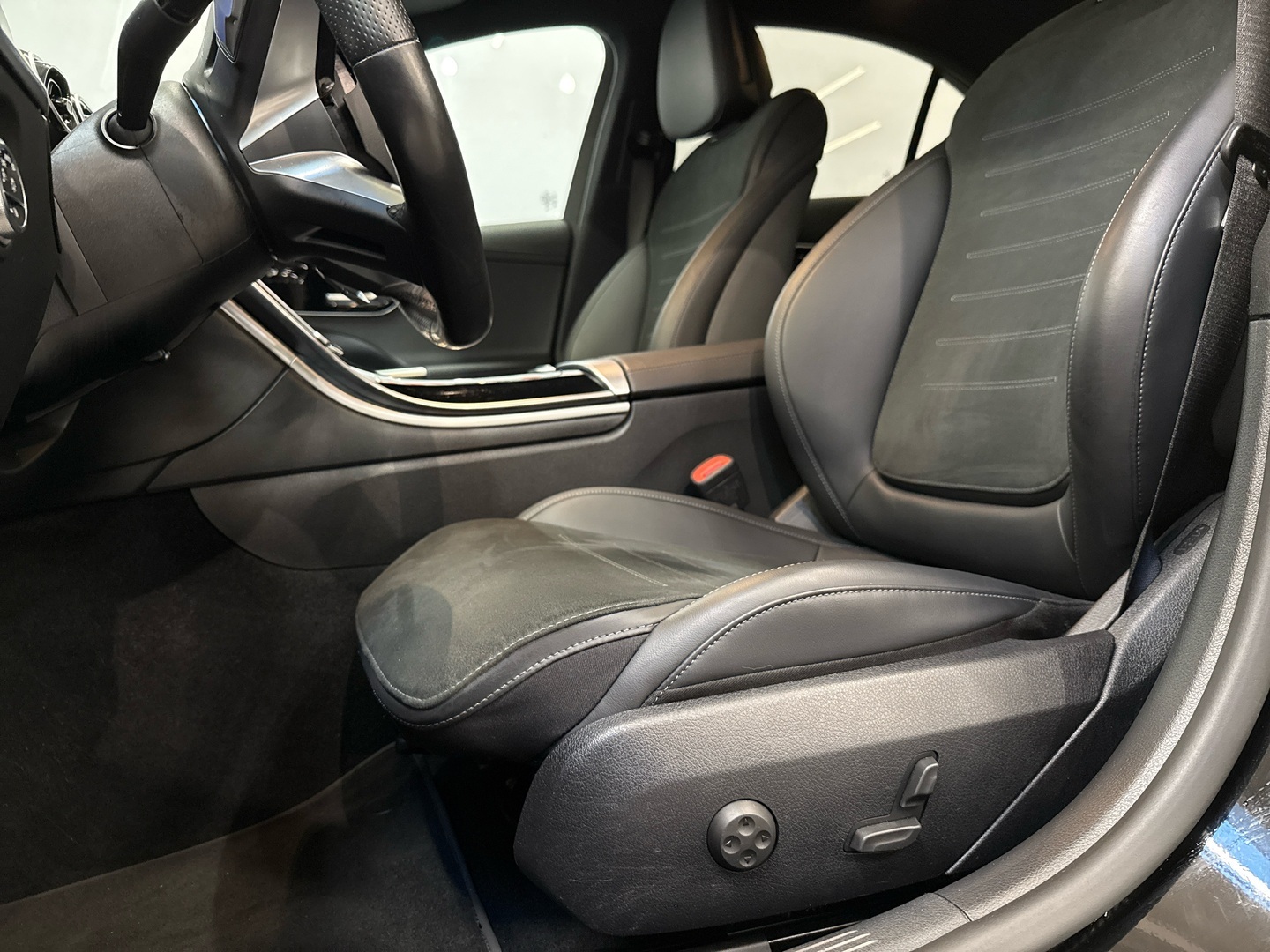 MERCEDES-BENZ C 2023