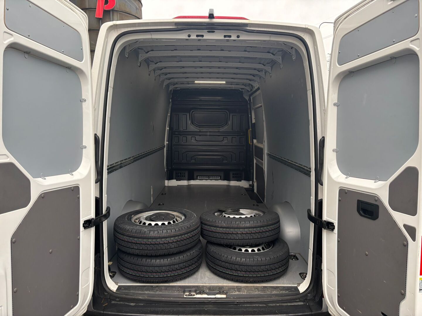 VOLKSWAGEN Crafter 2023