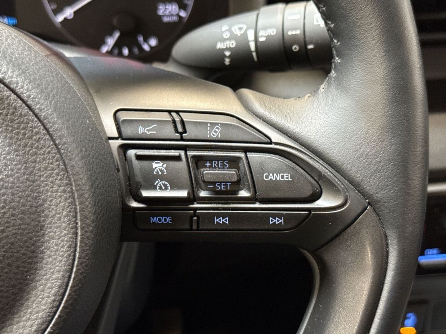 TOYOTA Yaris 2024
