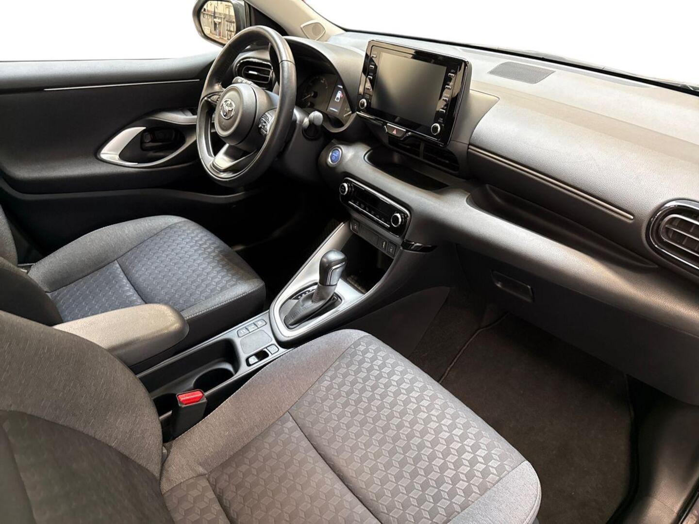 TOYOTA Yaris 2024