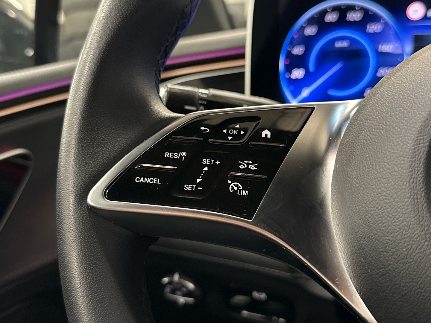 MERCEDES-BENZ EQE 2025