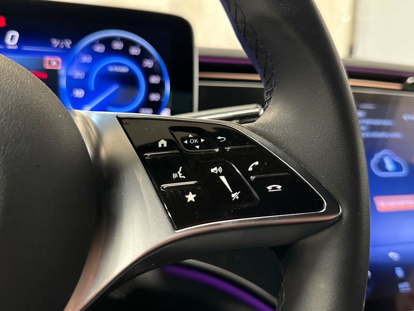 MERCEDES-BENZ EQE 2025